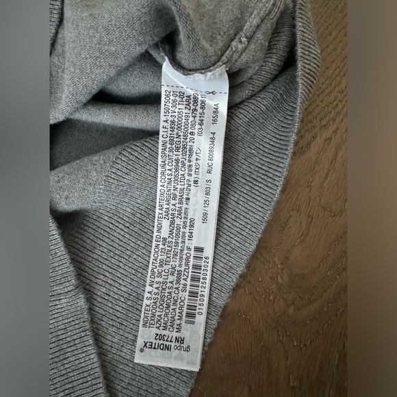 Zara V-Neck Sweater Small - Picture 4 of 5